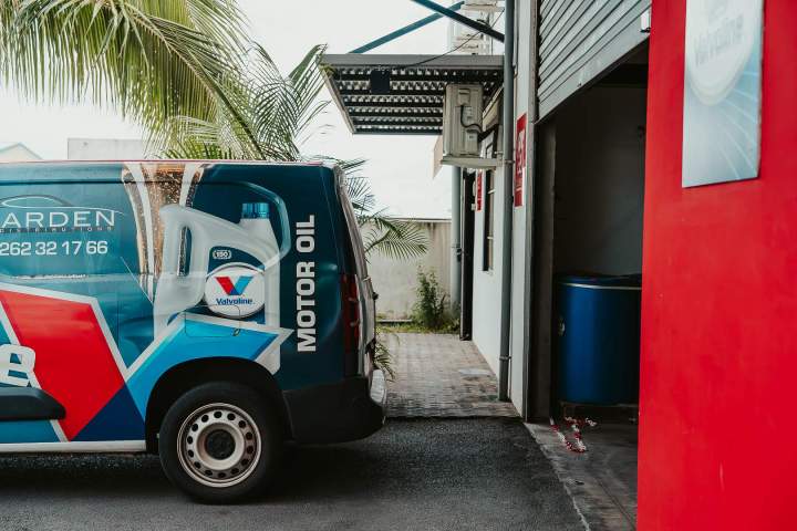 Service de livraison de pièces détachées automobiles La Réunion